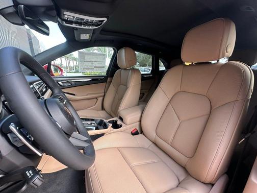 2025 Porsche Macan T