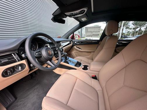 2025 Porsche Macan T