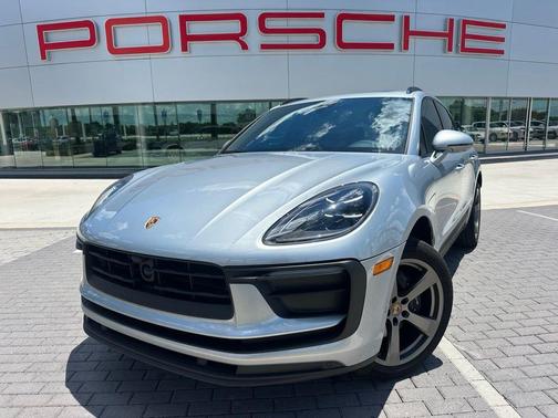 Dolomite Silver Metallic 2023 Porsche Macan