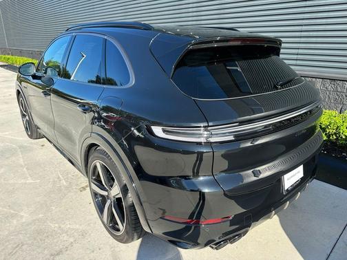 2025 Porsche Cayenne Turbo