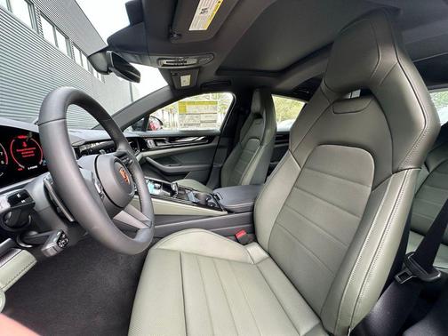2026 Porsche Panamera 4