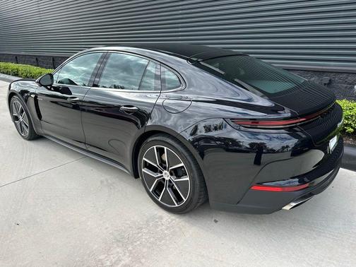 2026 Porsche Panamera 4