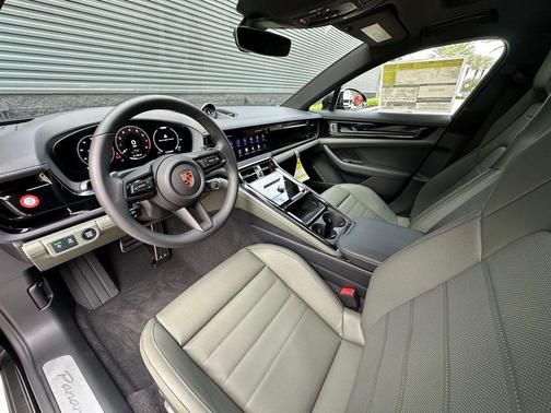 2026 Porsche Panamera 4