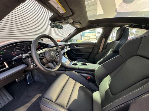 2025 Porsche Taycan Turbo