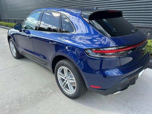 2026 Porsche Macan Base