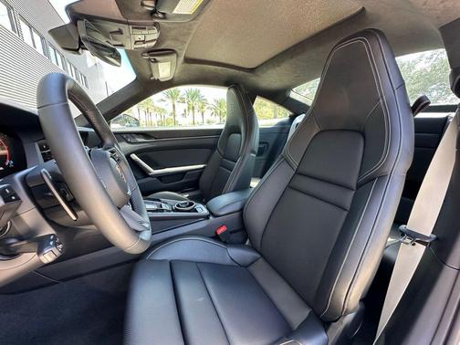 2025 Porsche 911 Carrera GTS