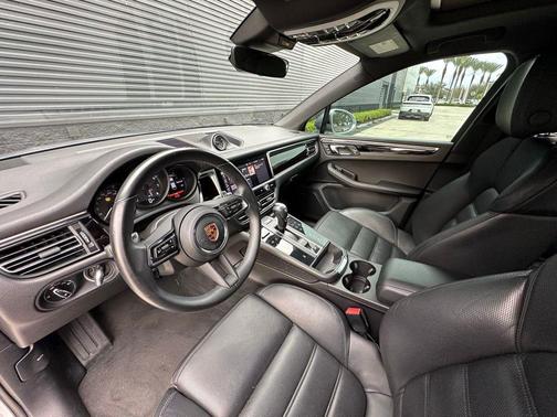 2022 Porsche Macan Base