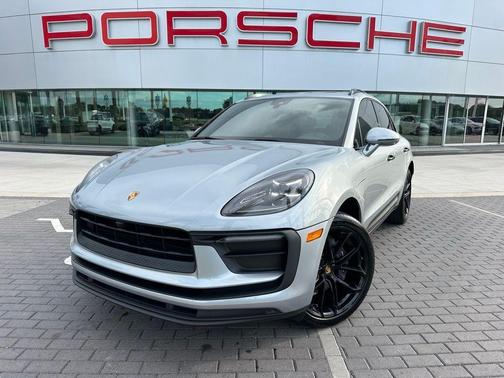 2022 Porsche Macan Base