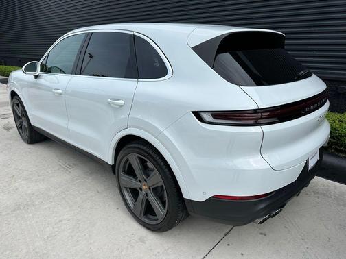 Carrara White 2024 Porsche Cayenne Base