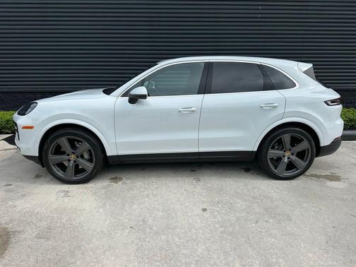Carrara White 2024 Porsche Cayenne Base