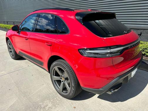 2026 Porsche Macan Base