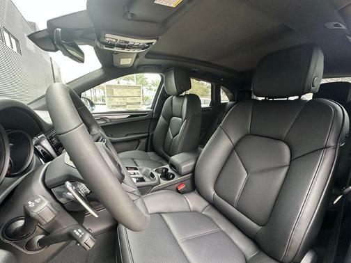 2025 Porsche Macan T