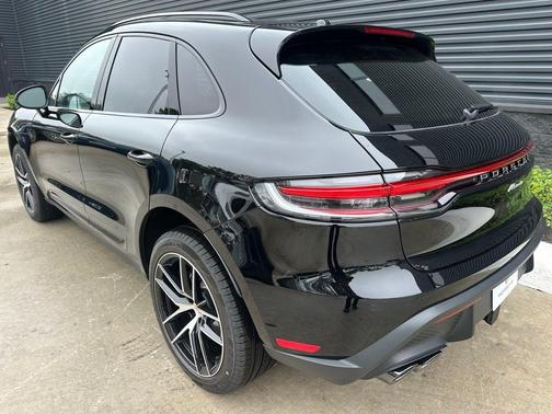 2025 Porsche Macan T