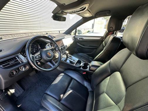 2022 Porsche Macan Base
