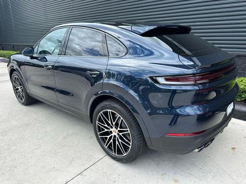 2026 Porsche Cayenne AWD