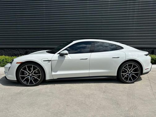 2022 Porsche Taycan Base