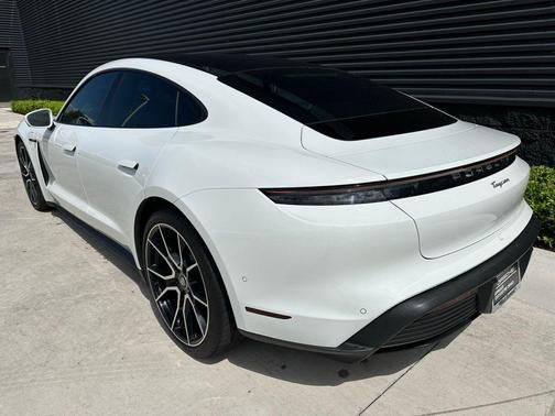 2022 Porsche Taycan Base