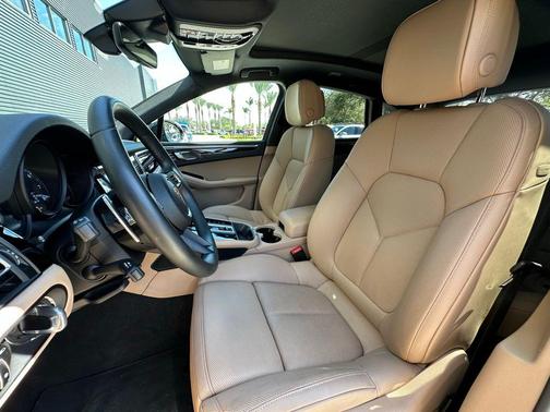 2025 Porsche Macan T