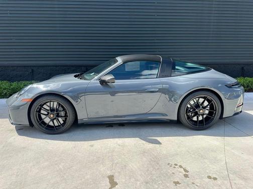 2025 Porsche 911 Targa 4 GTS