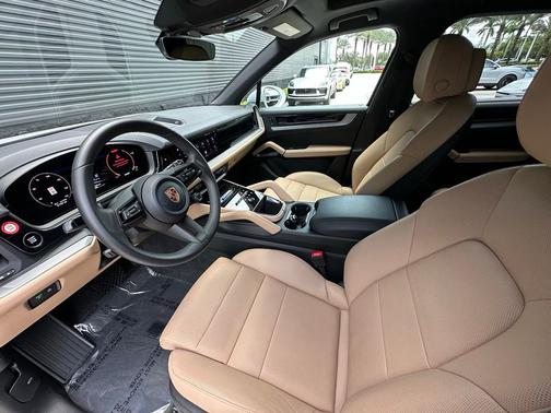 Carrara White 2026 Porsche Cayenne Base