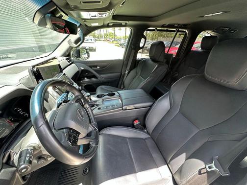 White Pearl 2024 Lexus LX 600 Luxury