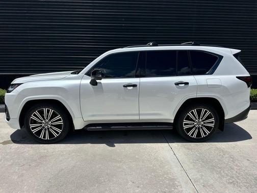 White Pearl 2024 Lexus LX 600 Luxury