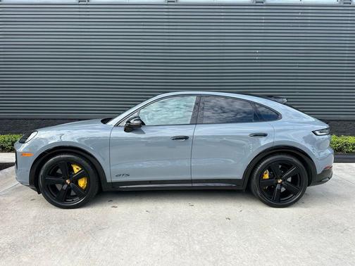 2025 Porsche Cayenne GTS