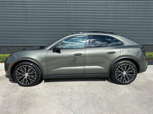 2026 Porsche Macan Base