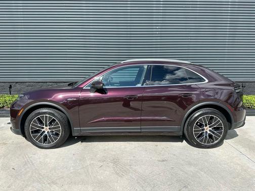 2025 Porsche Macan 4