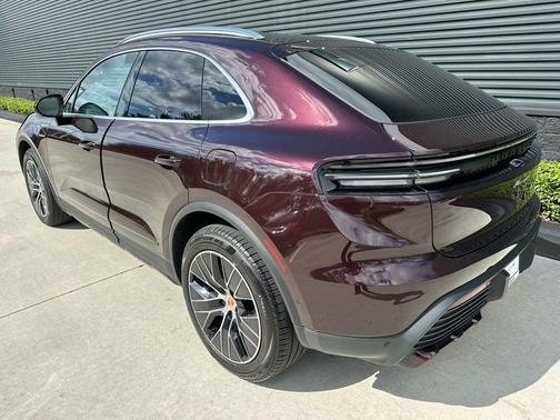 2025 Porsche Macan 4