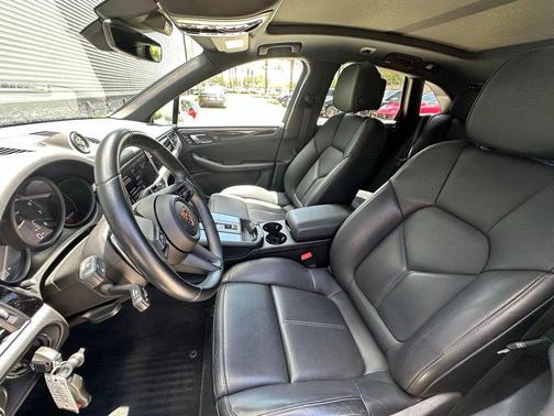 Chalk 2023 Porsche Macan