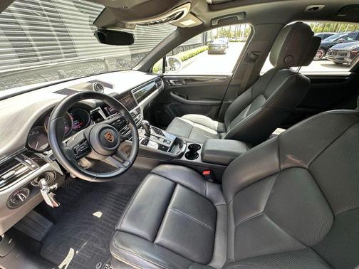 Chalk 2023 Porsche Macan