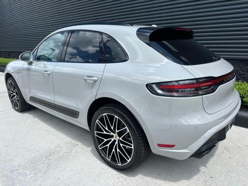 Chalk 2023 Porsche Macan