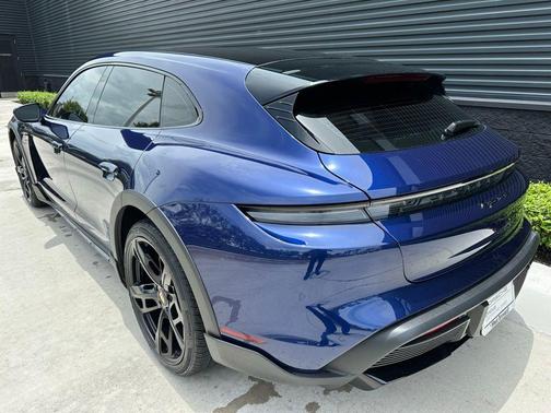 2022 Porsche Taycan Cross Turismo 4S