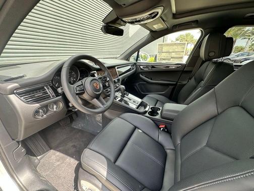 2025 Porsche Macan T
