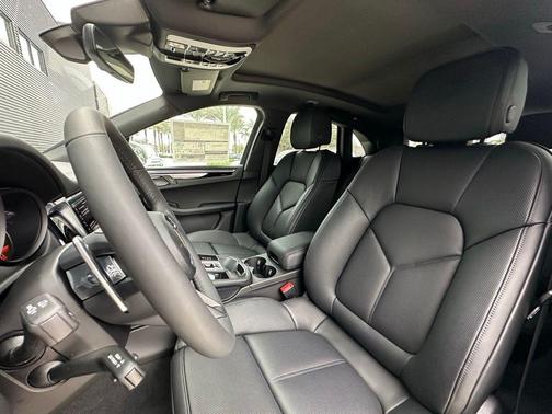 2025 Porsche Macan T