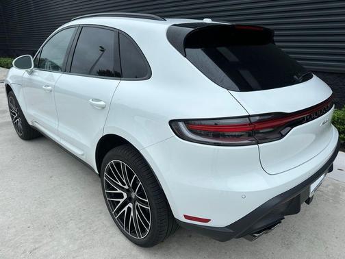 2025 Porsche Macan T
