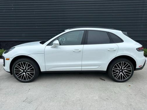 2025 Porsche Macan T