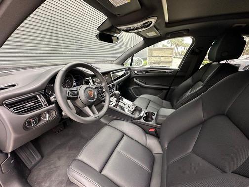 2025 Porsche Macan T
