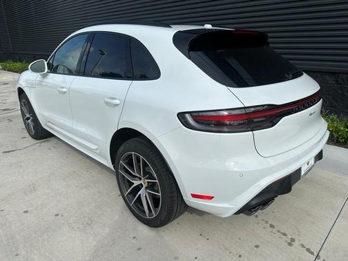2025 Porsche Macan