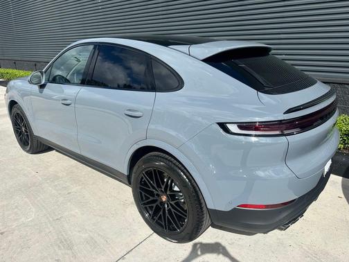 2026 Porsche Cayenne AWD