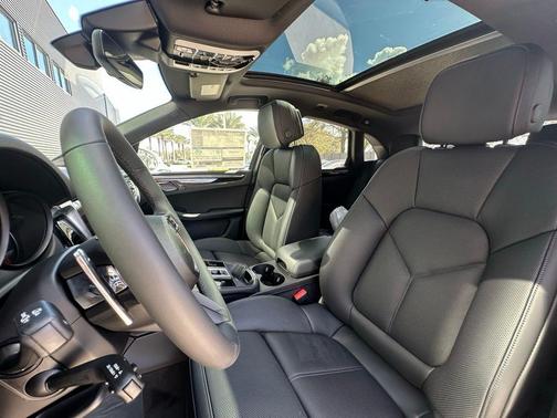 2025 Porsche Macan T