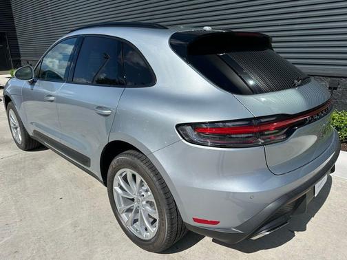 2025 Porsche Macan T