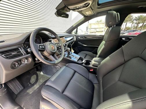 2025 Porsche Macan T
