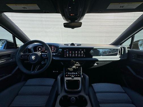 2025 Porsche Cayenne GTS