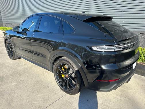 2025 Porsche Cayenne GTS