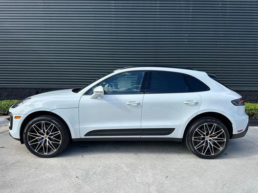 2026 Porsche Macan Base