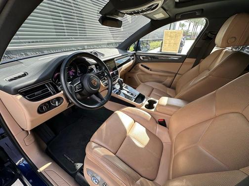 2023 Porsche Macan T