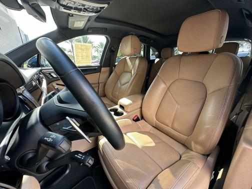 2023 Porsche Macan T