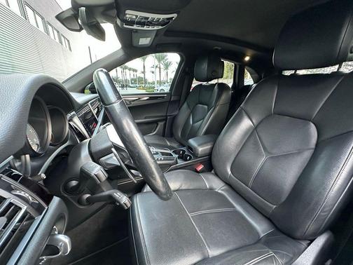 2020 Porsche Macan S